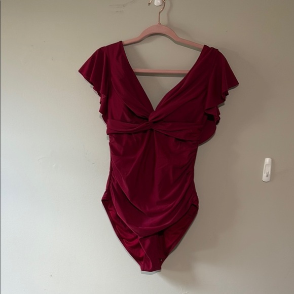 Elegant Burgundy Women's swimsuit Size XL - Picture 1 of 3